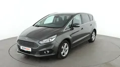 Grau Gebraucht 2017 Ford S-MAX Titanium Van / Kleinbus | 15.600 € (Fairer Preis)
