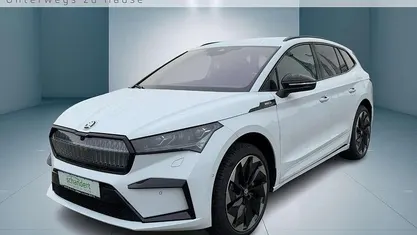 Moonweiß metallic (weiß) metallic Gebraucht 2025 Skoda Enyaq iV SportLine SUV | 49.850 € (Fairer Preis)