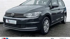 Grau Gebraucht 2023 VW Touran Comfortline Van / Kleinbus | 25.250 € (Superpreis)