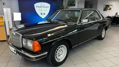 Brugt Mercedes 230 110 HK (80 kW) 1978 Sort Sedan