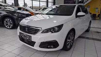 Gebraucht Peugeot 308 Allure 131 PS (96 kW) 2018 Weiß (weiss banquise) Limousine