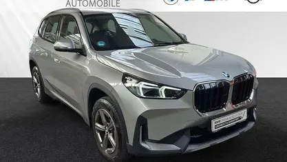 Spacesilber metallic Gebraucht 2024 BMW X1 Shadowline SUV | 34.490 € (Fairer Preis)