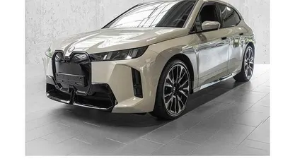 Neu BMW iX M Sport 300 kW (408 PS) 2025 Dune grey metallic SUV