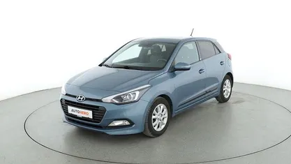 Blau Gebraucht 2016 Hyundai i20 Passion Limousine | 9.480 € (Fairer Preis)