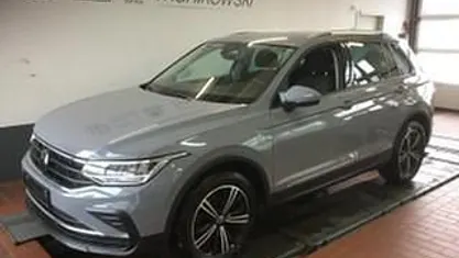 Grau Gebraucht 2022 VW Tiguan Active SUV | 23.901 € (Guter Preis)