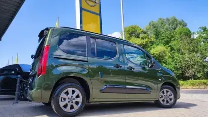 Neu Opel Combo Life 131 PS (96 kW) 2026 Dunkelgruen Van / Kleinbus
