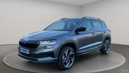 Grau Neu 2025 Skoda Karoq SportLine SUV | 36.490 € (Fairer Preis)