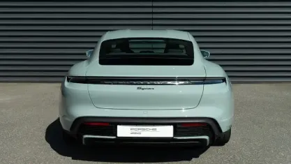 Neu Porsche Taycan Black Edition 319 kW (435 PS) 2026 Shadegreenmetallic Limousine