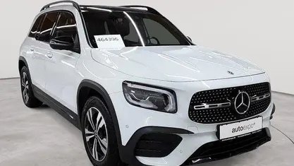 Digitalweiß metallic Gebraucht 2022 Mercedes GLB220 AMG line SUV | 27.990 € (Fairer Preis)