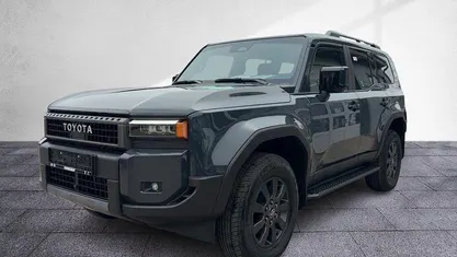 Neu Toyota Land Cruiser Executive 205 PS (150 kW) 2025 Dark grey SUV