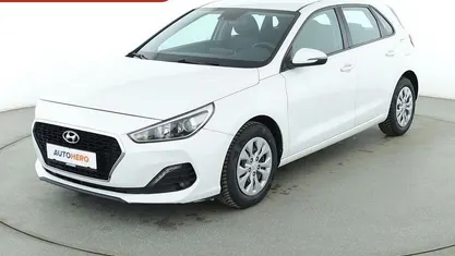 Gebraucht Hyundai i30 Select 120 PS (88 kW) 2020 Weiß Limousine