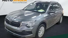 Graphitegrau metallic Gebraucht 2025 Skoda Kamiq Essence SUV | 23.780 € (Fairer Preis)