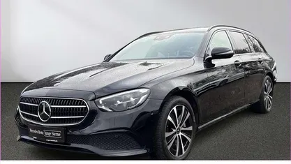 Gebraucht Mercedes E300 Avantgarde 306 PS (225 kW) 2022 Schwarz Limousine