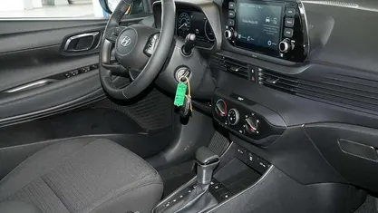 Gebraucht Hyundai i20 Trend 101 PS (74 kW) 2023 Phantom black Limousine