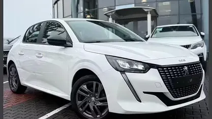 Gebraucht Peugeot 208 Allure 75 PS (55 kW) 2022 Weiß Kleinwagen