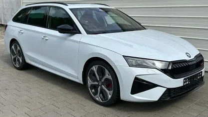 Neu Skoda Octavia RS 265 PS (194 kW) 2026 Graphitegrau metallic Kombi