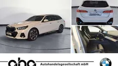 Weiß Gebraucht 2024 BMW 520 Performance Kombi | 56.760 € (Fairer Preis)