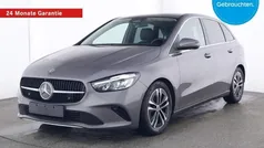 Grau Gebraucht 2024 Mercedes B200 Advanced Van / Kleinbus | 29.369 € (Fairer Preis)