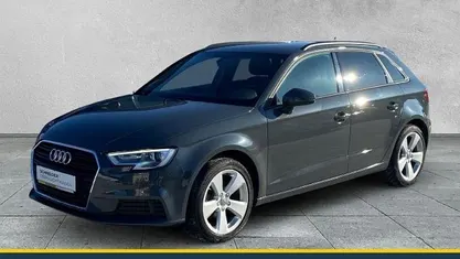 Grau Gebraucht 2018 Audi A3 Basis Limousine | 20.890 € (Fairer Preis)