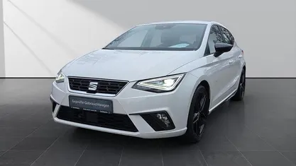 Weiß Gebraucht 2023 Seat Ibiza Black Edition Kleinwagen | 15.490 € (Fairer Preis)