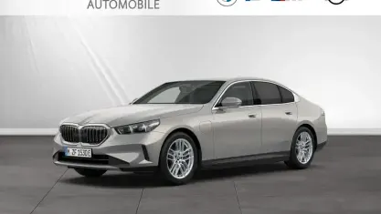 Gebraucht BMW 550e Comfort Edition 489 PS (359 kW) 2024 Oxidgrau metallic Limousine