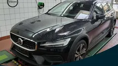 Schwarz onyx black / metallic Gebraucht 2023 Volvo V60 CC Plus Kombi | 36.990 € (Guter Preis)