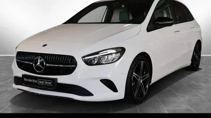 Gebraucht Mercedes B200 Night 163 PS (119 kW) 2024 Unilack polarweiß Kleinwagen