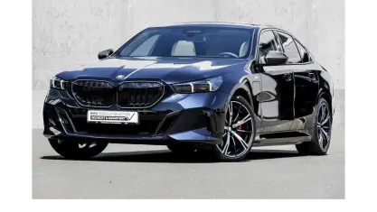 Gebraucht BMW 550e M Sport 489 PS (359 kW) 2025 Schwarz Limousine