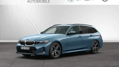Gebraucht BMW 330e M Sport 292 PS (214 kW) 2025 Arctic race blue metallic Kombi