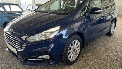 Gebraucht Ford S-MAX Trend 150 PS (110 kW) 2021 : blazerblau Van / Kleinbus