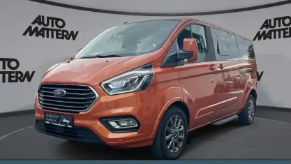 Gebraucht Ford Tourneo Titanium 185 PS (136 kW) 2022 Orange Van / Kleinbus