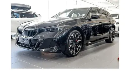 Gebraucht BMW 550e M Sport 489 PS (359 kW) 2025 Kombi