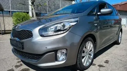 Gebraucht Kia Carens FIFA World Cup Edition 116 PS (85 kW) 2014 Silber Van / Kleinbus