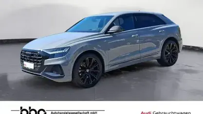 Używany Audi Q8 Business 286 KM (210 kW) 2023 Szary SUV