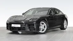 Tiefschwarzmetallic Gebraucht 2024 Porsche Panamera Limousine | 104.790 €