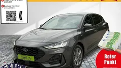 Magnetic metallic Gebraucht 2024 Ford Focus ST-Line Limousine | 22.850 € (Superpreis)
