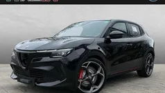 Schwarz (nero tortona) Neu 2025 Alfa Romeo Junior Veloce | 54.400 € (Fairer Preis)