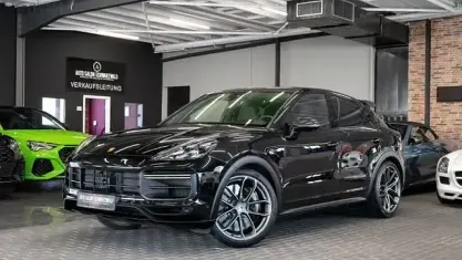 Second-hand Porsche Cayenne Turbo GT Sport 640 CP (470 kW) 2023 Negru SUV