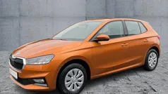 Orange Neu 2025 Skoda Fabia Essence Limousine | 17.970 € (Fairer Preis)