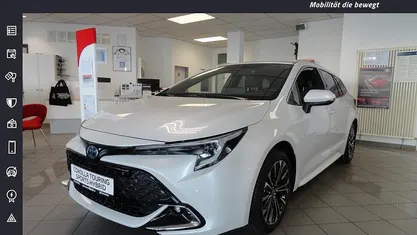 Platinum white Gebraucht 2025 Toyota Corolla Kombi | 34.030 € (Fairer Preis)