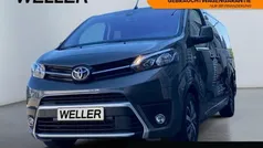 Grau Gebraucht 2023 Toyota Proace Verso Team Kombi | 38.999 € (Fairer Preis)