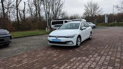 Pure white Gebraucht 2022 VW Golf VIII Life Kombi | 19.900 € (Fairer Preis)