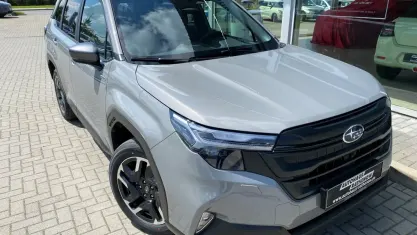 Neu Subaru Forester Exclusive+ 136 PS (100 kW) 2026 Grau SUV