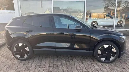 Schwarz Gebraucht 2025 Volvo EX30 Plus SUV | 36.900 € (Superpreis)