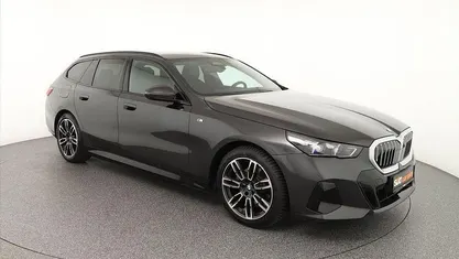 Gebraucht BMW 520 M Sport 190 PS (139 kW) 2025 Sophistograu brillanteffekt Kombi