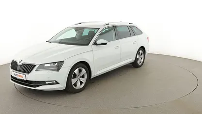 Usado Skoda Superb Style 180 HP (132 kW) 2018 Branco Carrinha
