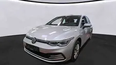 Silber Gebraucht 2023 VW Golf VIII Life Limousine | 22.630 € (Fairer Preis)