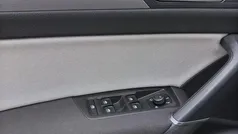 Grau Gebraucht 2024 VW Touran Comfortline Van / Kleinbus | 31.222 € (Guter Preis)