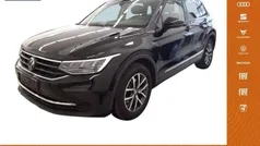 Schwarz Gebraucht 2023 VW Tiguan Life SUV | 33.880 € (Fairer Preis)