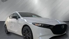 Snowflake white pearl Gebraucht 2024 Mazda 3 Homura-Line Limousine | 24.990 € (Fairer Preis)